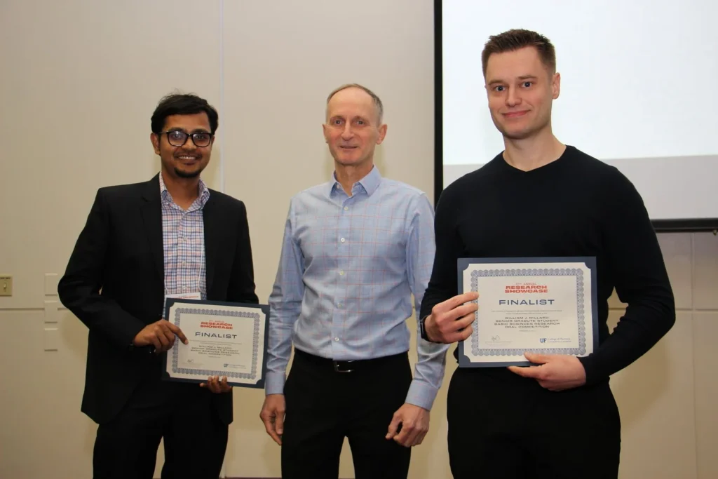 A photo showing Bo with his award.